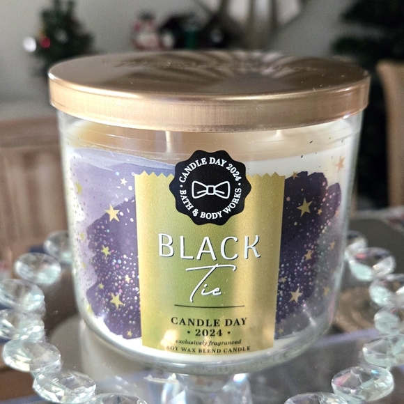 Black Tie Bath and Body Works Candle 🕯 - Picture 1 of 6